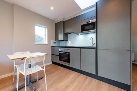 1 Bedroom Apartment To Let - Photo 2