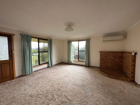 2 Bedroom Brick Home - Photo 3