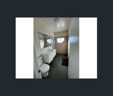 Large living areas 3 Bedroom Town house - Photo 2