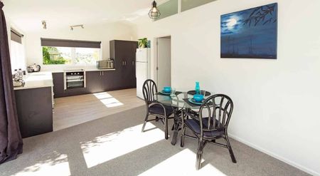 Cosy 2 bedroom in Stanmore Bay - Photo 3