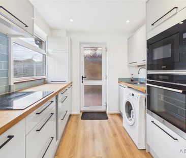 2 bedroom semi-detached bungalow to rent - Photo 2