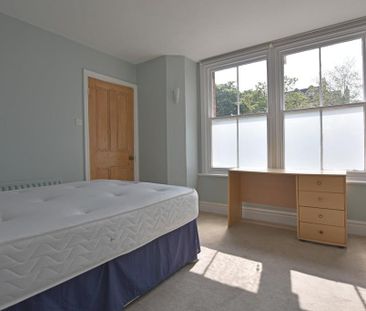 2 bedroom end of terrace house to rent - Photo 4