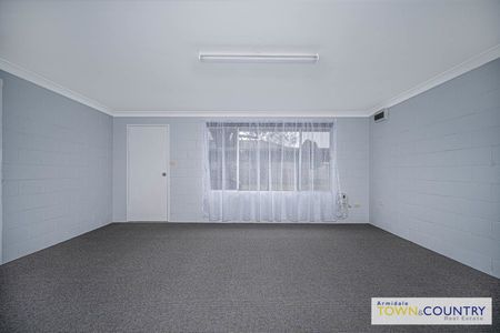 Two bedroom, bright unit must be inspected today! - Photo 4