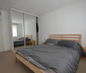 1 bedroom Flat To Let - Photo 2