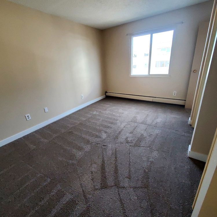 Large 1 Bedroom Units!!! One Month Free Rent!! - Photo 1