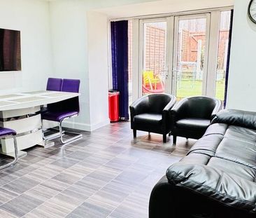 4 bedroom terraced house to rent - Photo 1