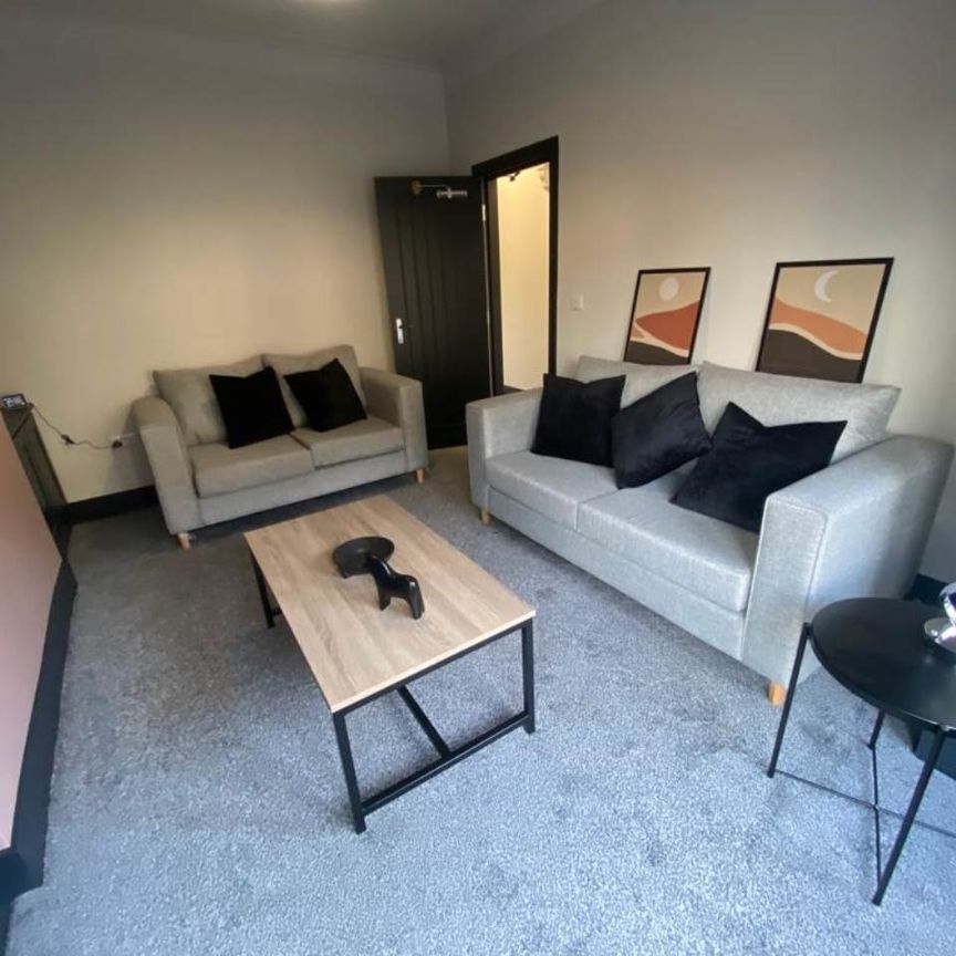 Warrels Place (Room 4), Bramley, Leeds - Photo 1