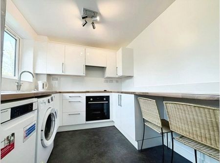 Cleves Court, Firs Avenue, Windsor, SL4 - Photo 2