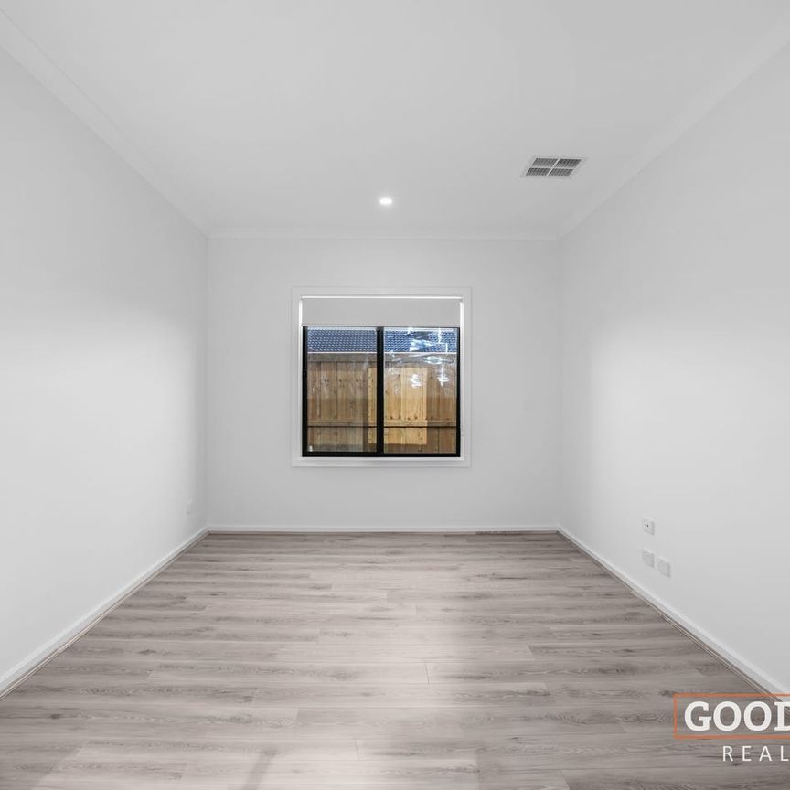 Your Dream Family Home Awaits at Thornhill Park! - Photo 1