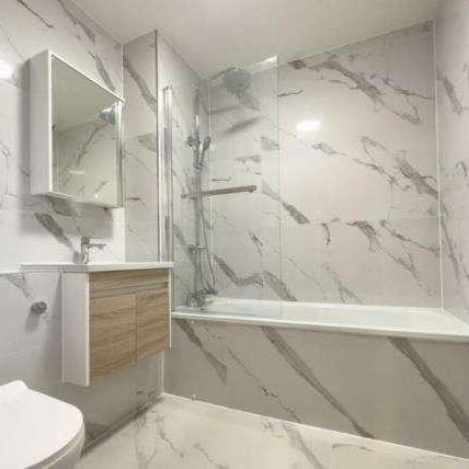Hounslow, Surrey, TW4 - Photo 1