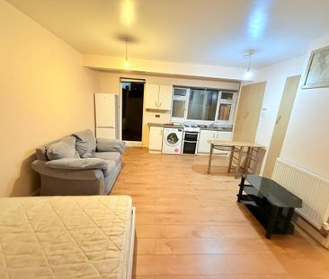 Studio to rent - Photo 5