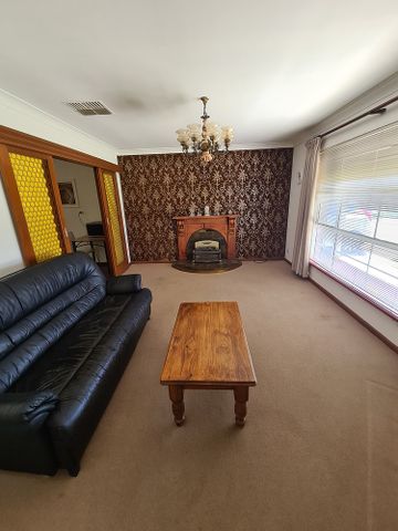 4-bedroom shared house / townhouse, Military Road - Photo 4