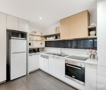 Vibrant Convenience and Contemporary Living - Photo 6