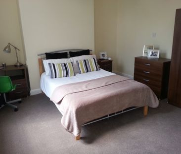 2 Bedroom Terraced To Rent in Lenton - Photo 4