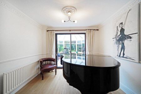 5 bedroom detached house to rent - Photo 2