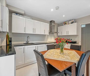 3 bedroom flat to rent - Photo 3