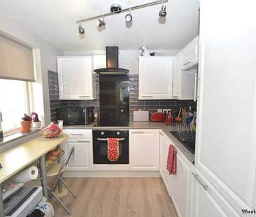 2 bedroom property to rent in Addlestone - Photo 4