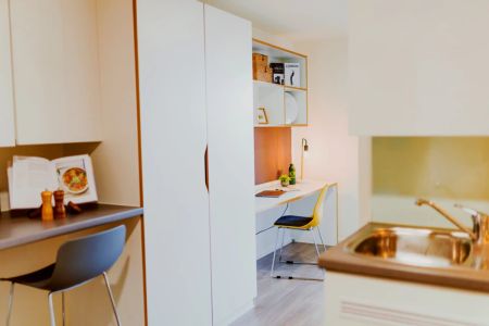 Gold Plus Studio (Cardiff Bay South View) - Photo 5