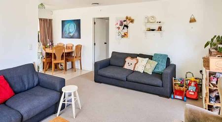 Charming 3BR Home in Taita, Hutt Valley - Photo 4