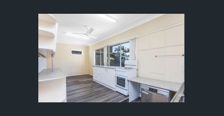 Charming 3 Bedroom Home - Photo 3