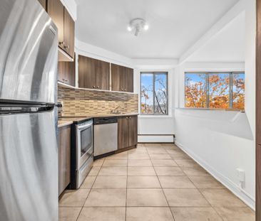 3635 avenue Ridgewood-Bright Spacious 2-Bedroom Apartment! - Photo 2