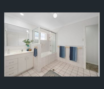 Lovely Family Home on Leila Avenue! - Photo 6