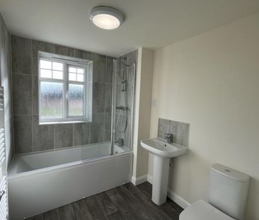 3 bedroom semi-detached house to rent - Photo 6