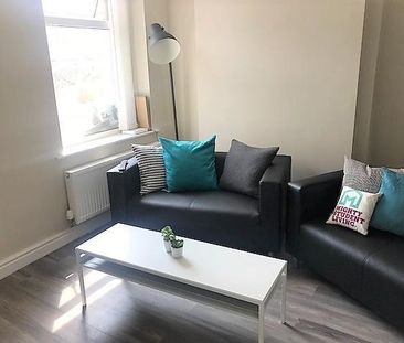 4 bedroom private hall to rent - Photo 2