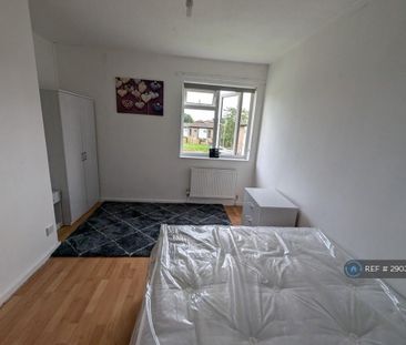 1 bedroom in a house share to rent - Photo 2