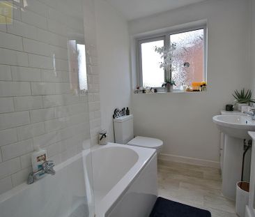 2 bedroom semi-detached house to rent - Photo 5