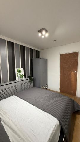 1 bedroom in a flat share to rent - Photo 2
