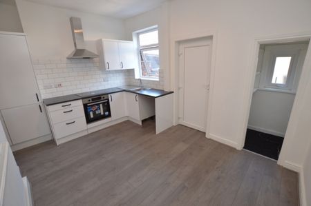 2 Bedroom Terraced House - Photo 4