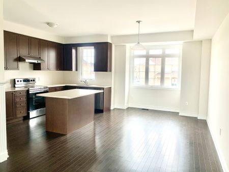 For Lease - 10 Oakmore Lane, Brampton, Ontario - Photo 2