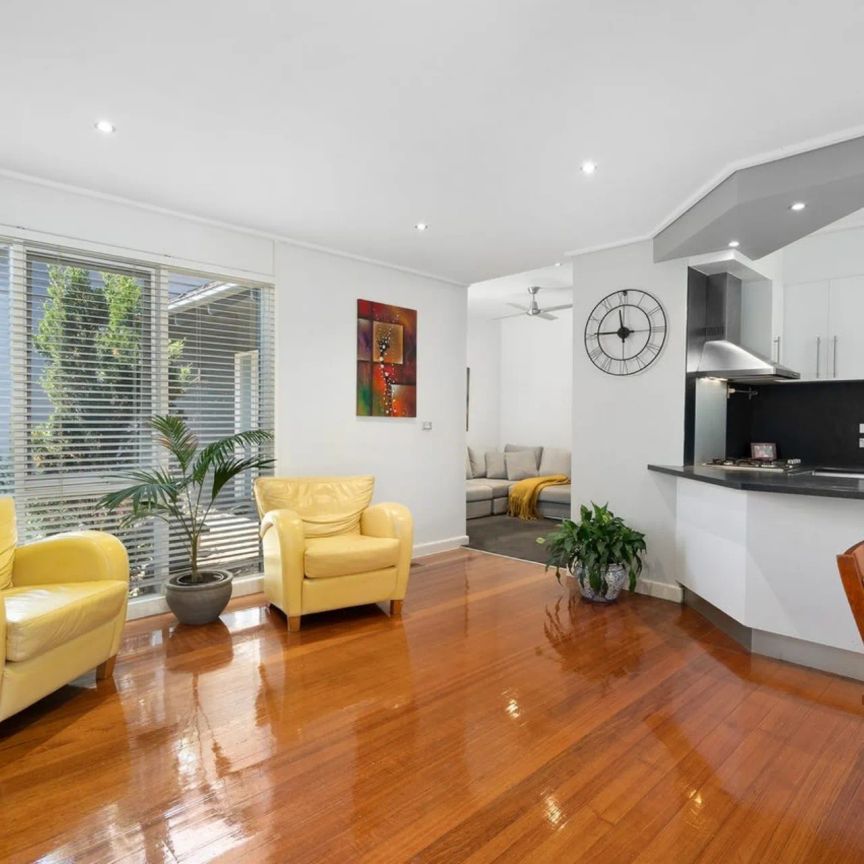 BOUTIQUE VILLA IN PRIZED BEACHSIDE POCKET! - Photo 1