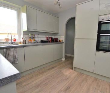 3 bedroom semi-detached house to rent - Photo 3