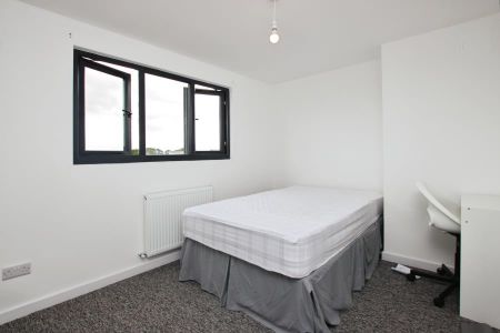 1 bedroom in a house share to rent - Photo 3