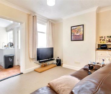 3 bedroom end of terrace house to rent - Photo 2