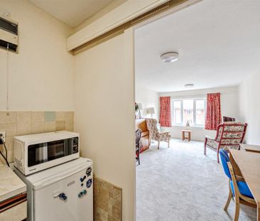 1 bedroom retirement property to rent - Photo 5