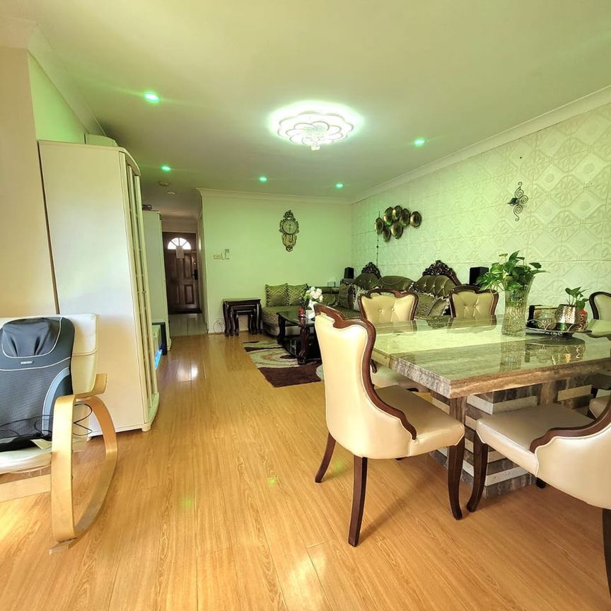 This lovely 3-bedroom property offers a peaceful and private lifestyle, while still being conveniently close to schools, shops, and Glenfield station - Photo 1