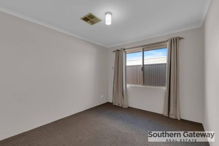 Spacious Family Home - Photo 5