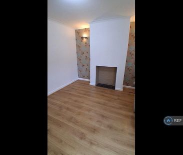 2 bedroom end of terrace house to rent - Photo 3