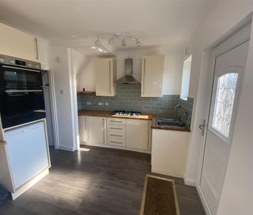 3 bedroom terraced house to rent - Photo 5