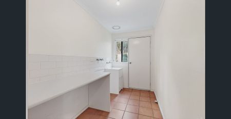 Elegant Single Level Living in an Exclusive Niddrie Pocket - Photo 5