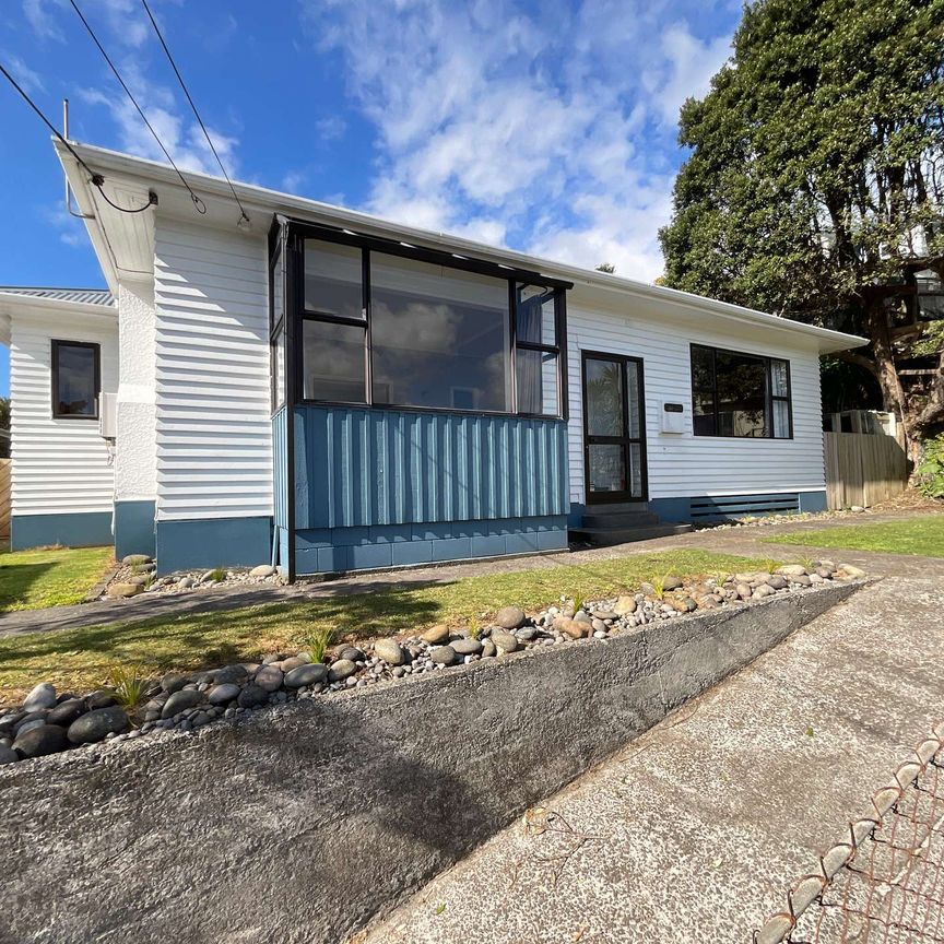 ELEVATED THREE BEDROOMS IN A PRIME LOCATION - Photo 1