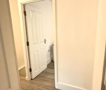 5 bedroom flat share to rent - Photo 2