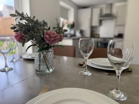 3 bedroom detached house to rent - Photo 3