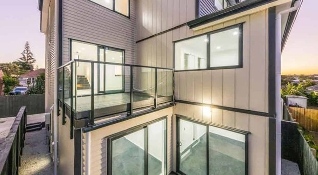 Spacious 5-Bedroom Family Home for Rent in Point England - Photo 1