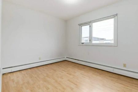 1 Bedroom - Photo 4