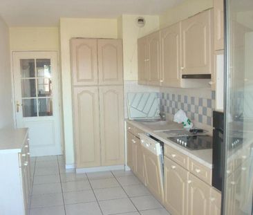 Location Appartement 4 pièces 87m² DRAGUIGNAN 83300 - Photo 3