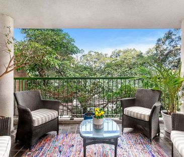 Renovated villa-style living combined with resort-inspired amenities - Photo 6